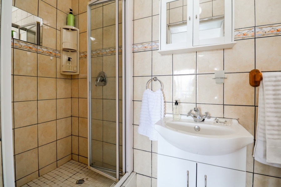 5 Bedroom Property for Sale in Paradise Western Cape